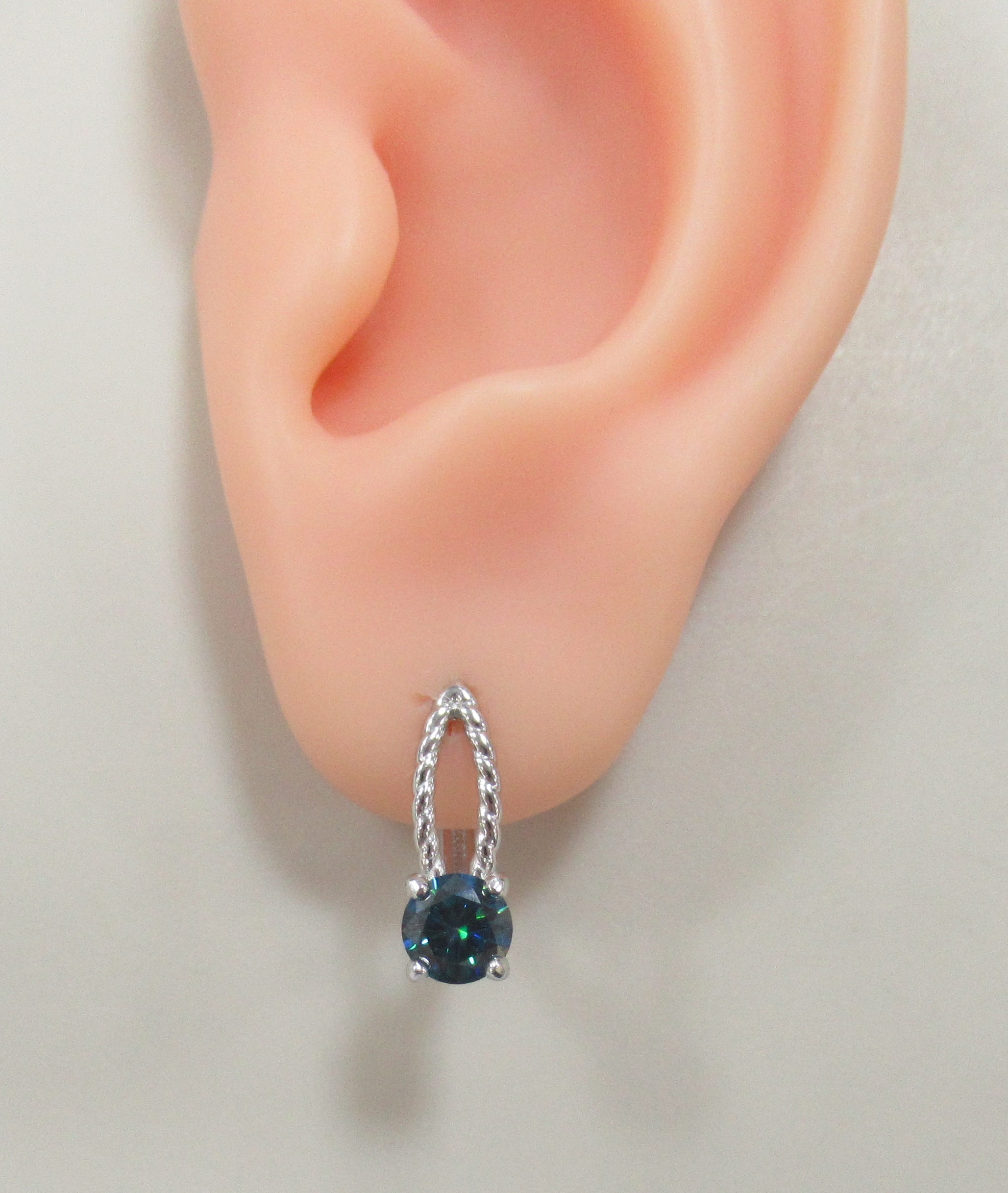 Серебряные серьги с синими муассанитами